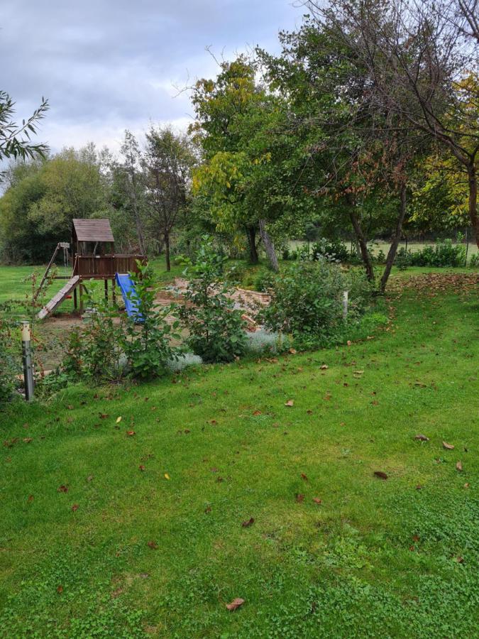 Guesthouse Green Fields Garmen Exterior photo